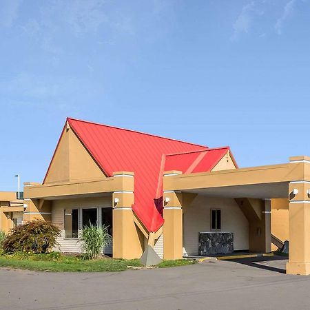 Econo Lodge Inn & Suites Binghamton Exterior photo